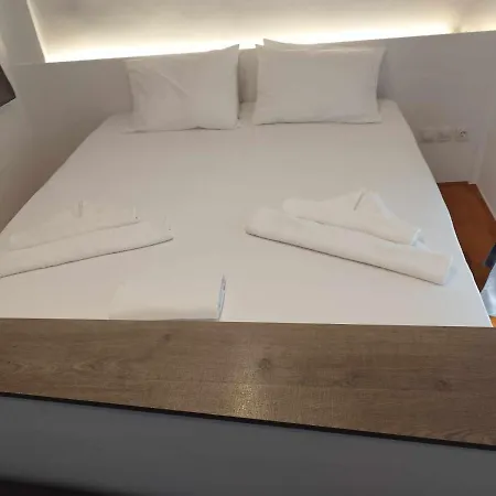 Petmeza F アパート エギオ