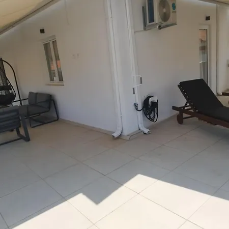 Petmeza F דירה *